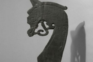 Bilde av Gokstadskipet – dyrehoder på teltet ombord